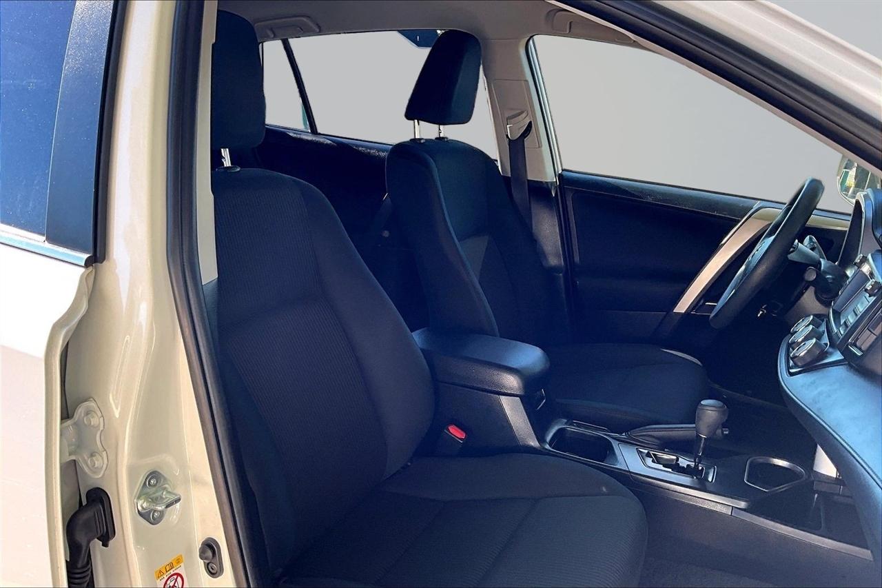 Toyota RAV4 LE AWD 2018