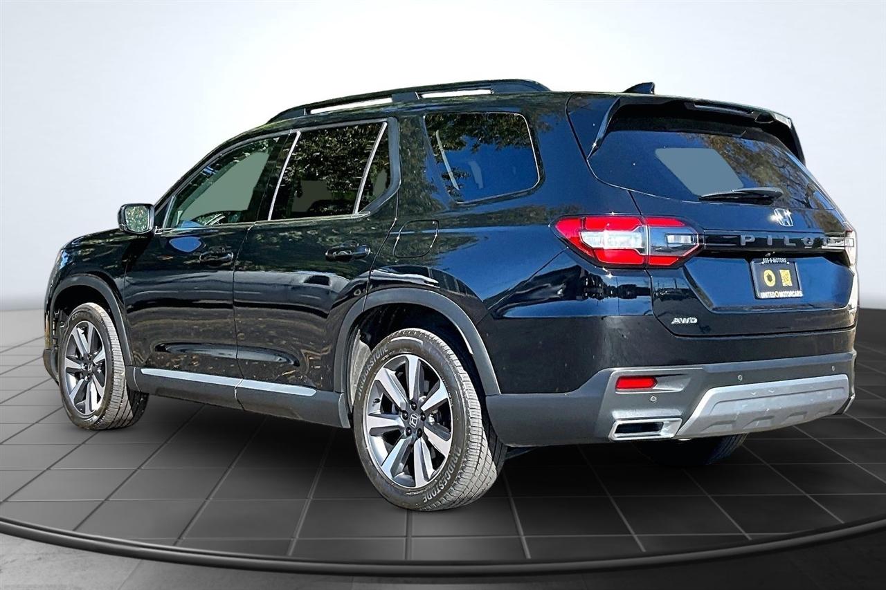 Honda Pilot Touring AWD 2025