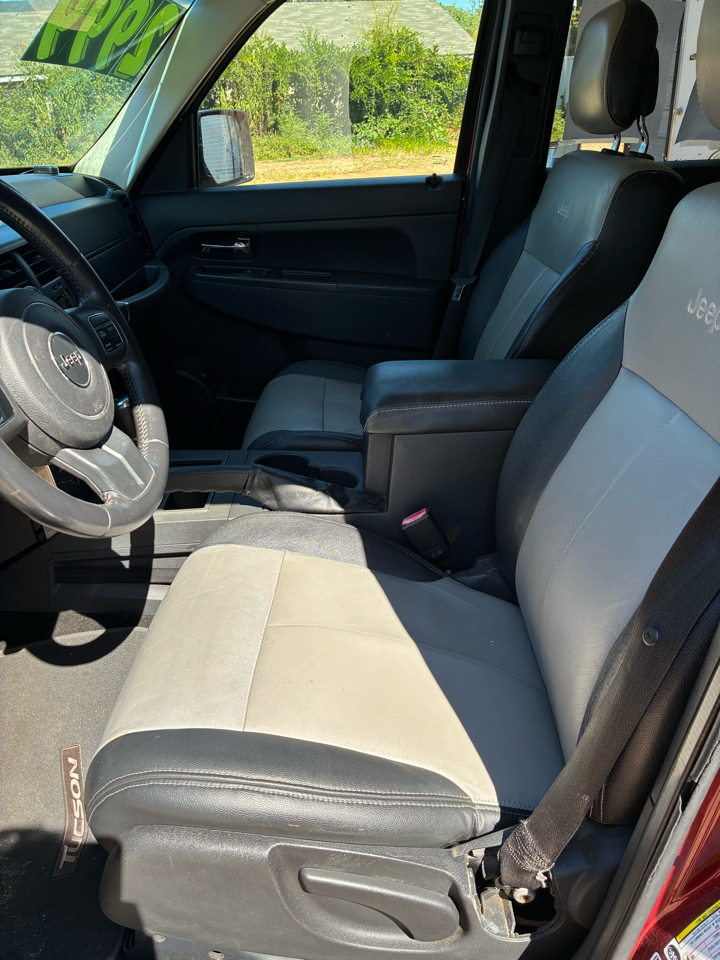 Jeep Liberty Sport 2WD 2011