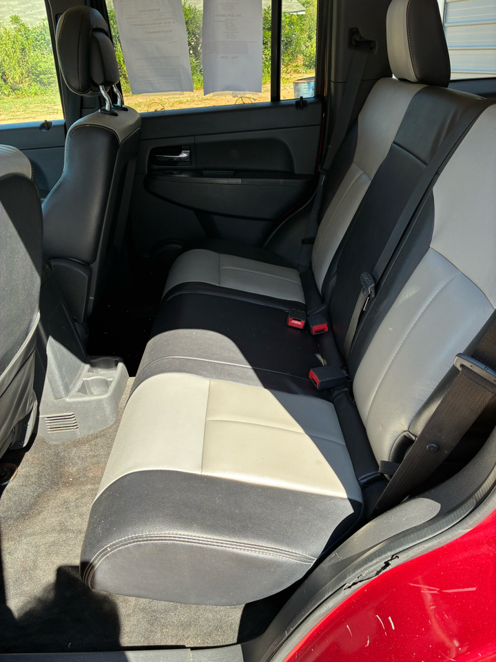 Jeep Liberty Sport 2WD 2011