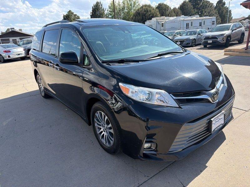 2018 Toyota Sienna XLE 8 Passenger
