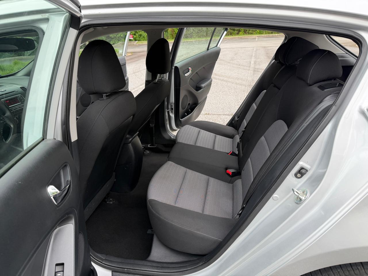 Kia Forte 5-Door LX 2016