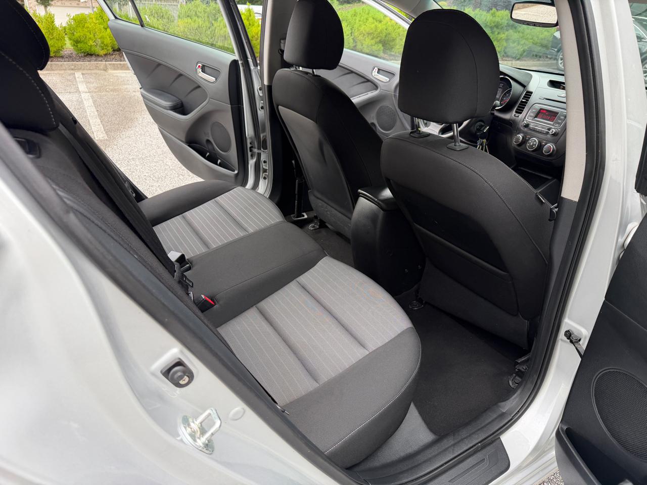 Kia Forte 5-Door LX 2016