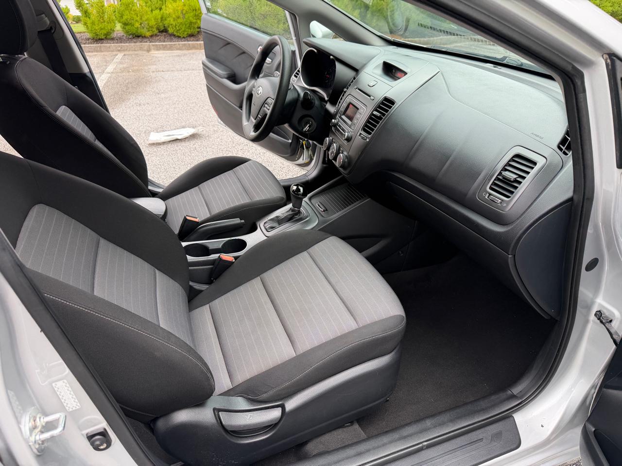 Kia Forte 5-Door LX 2016