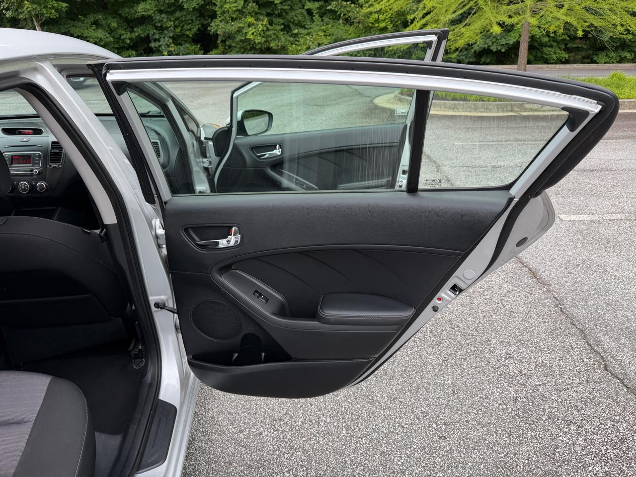 Kia Forte 5-Door LX 2016