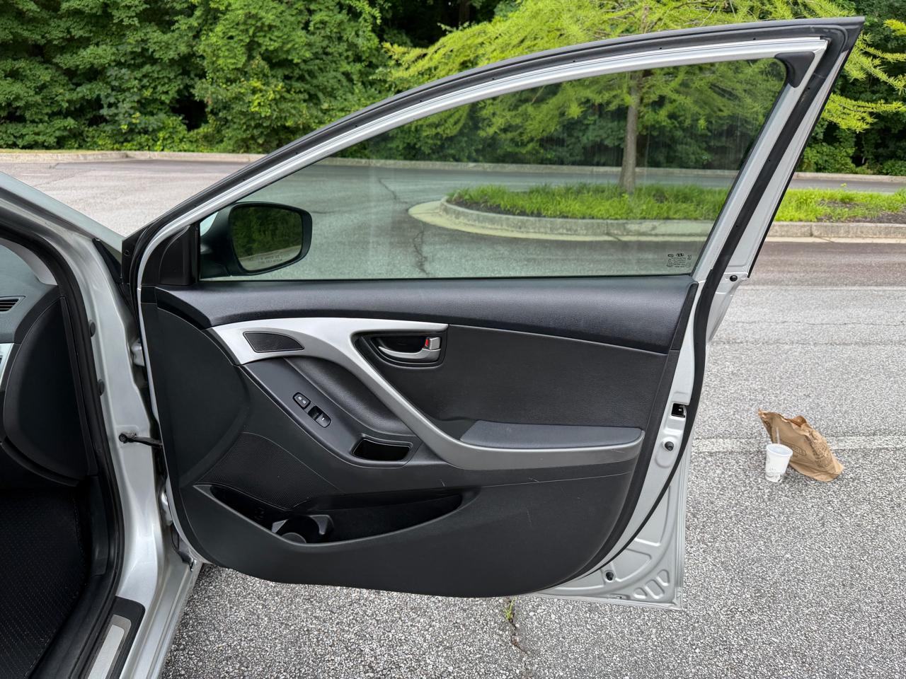 Hyundai Elantra SE 6AT 2015