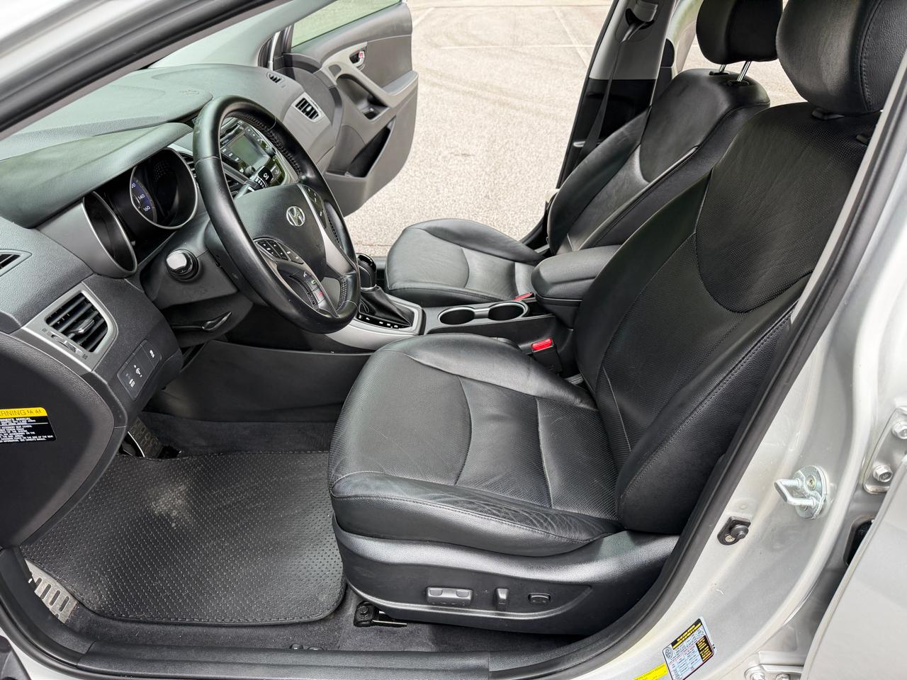 Hyundai Elantra SE 6AT 2015