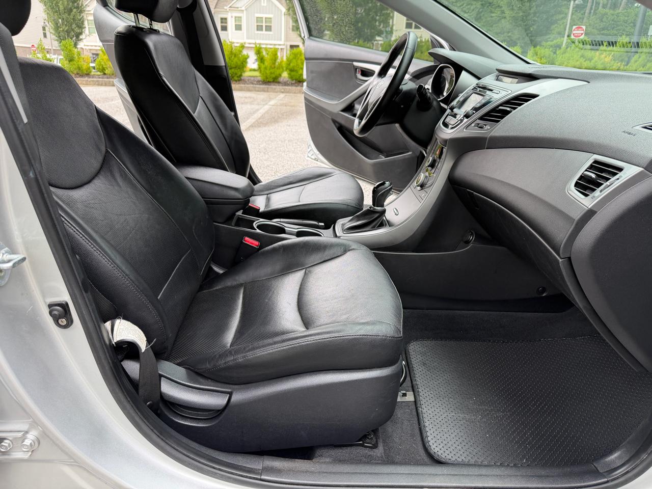 Hyundai Elantra SE 6AT 2015