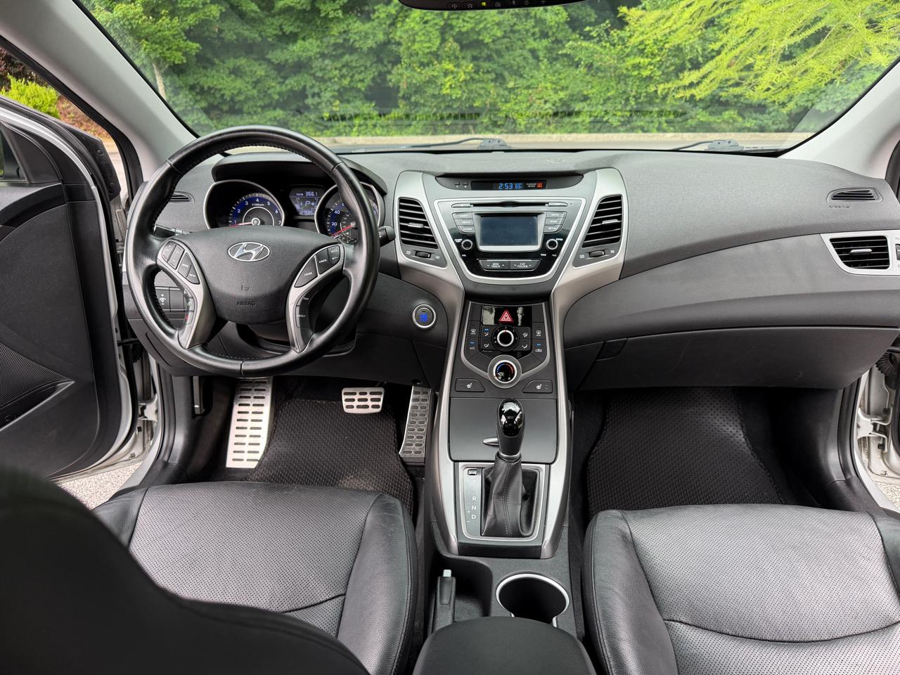 Hyundai Elantra SE 6AT 2015