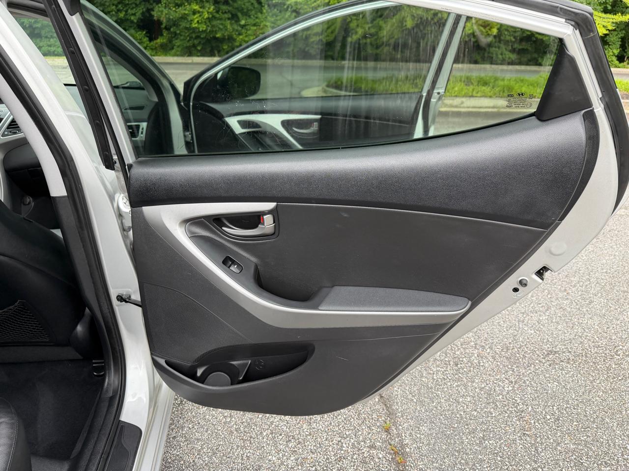 Hyundai Elantra SE 6AT 2015