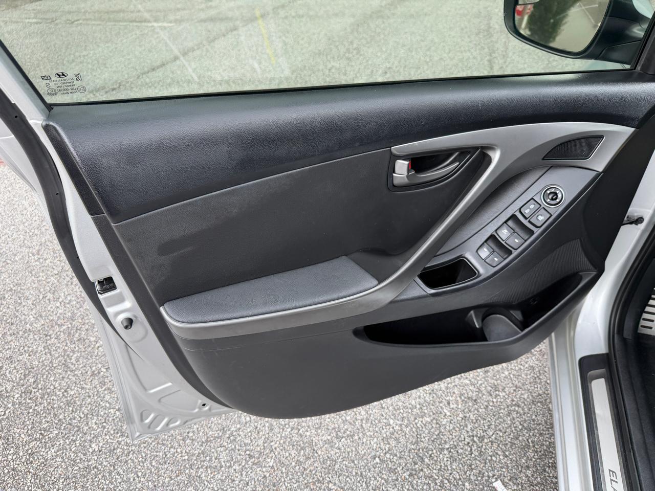 Hyundai Elantra SE 6AT 2015