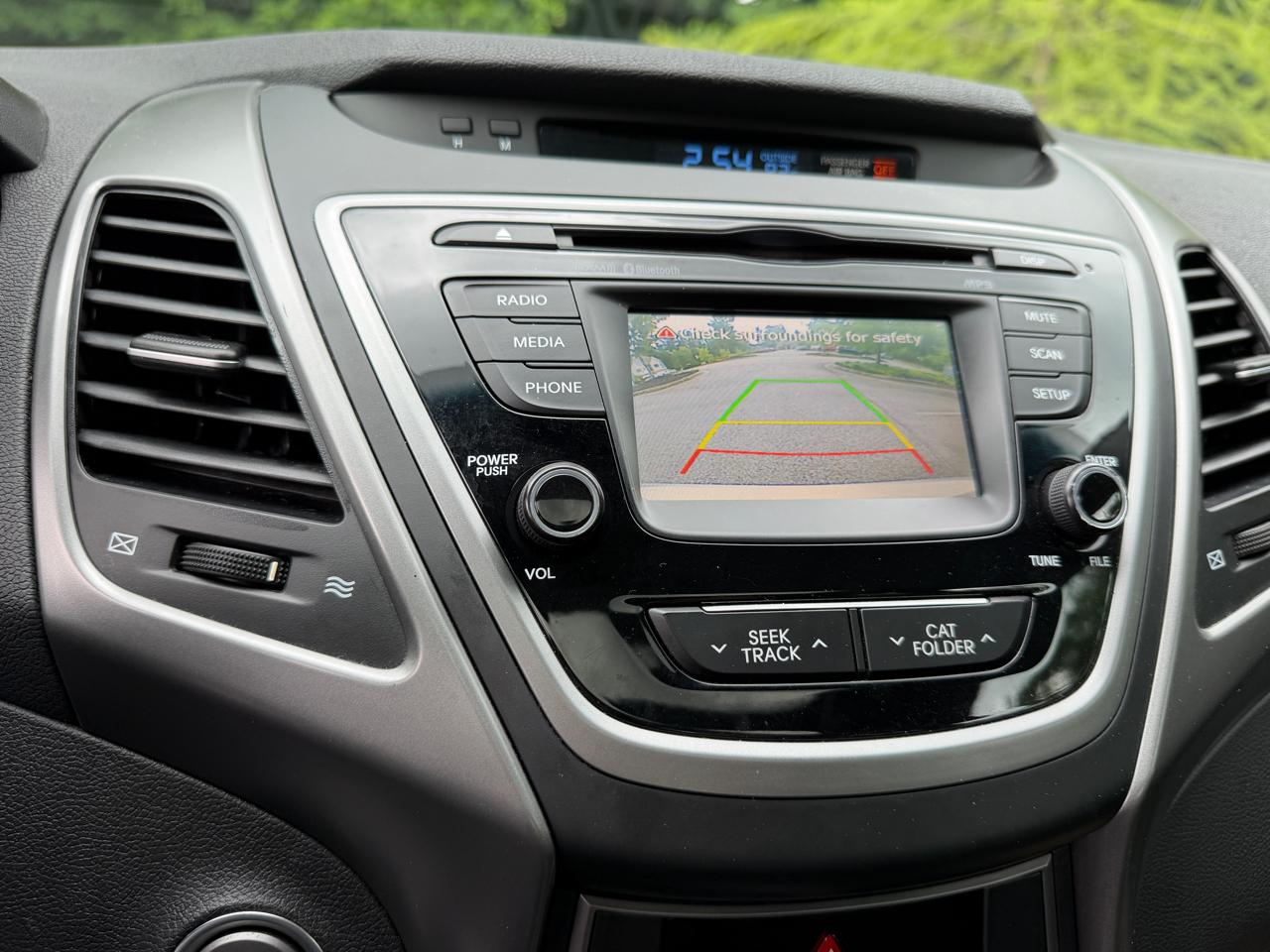 Hyundai Elantra SE 6AT 2015