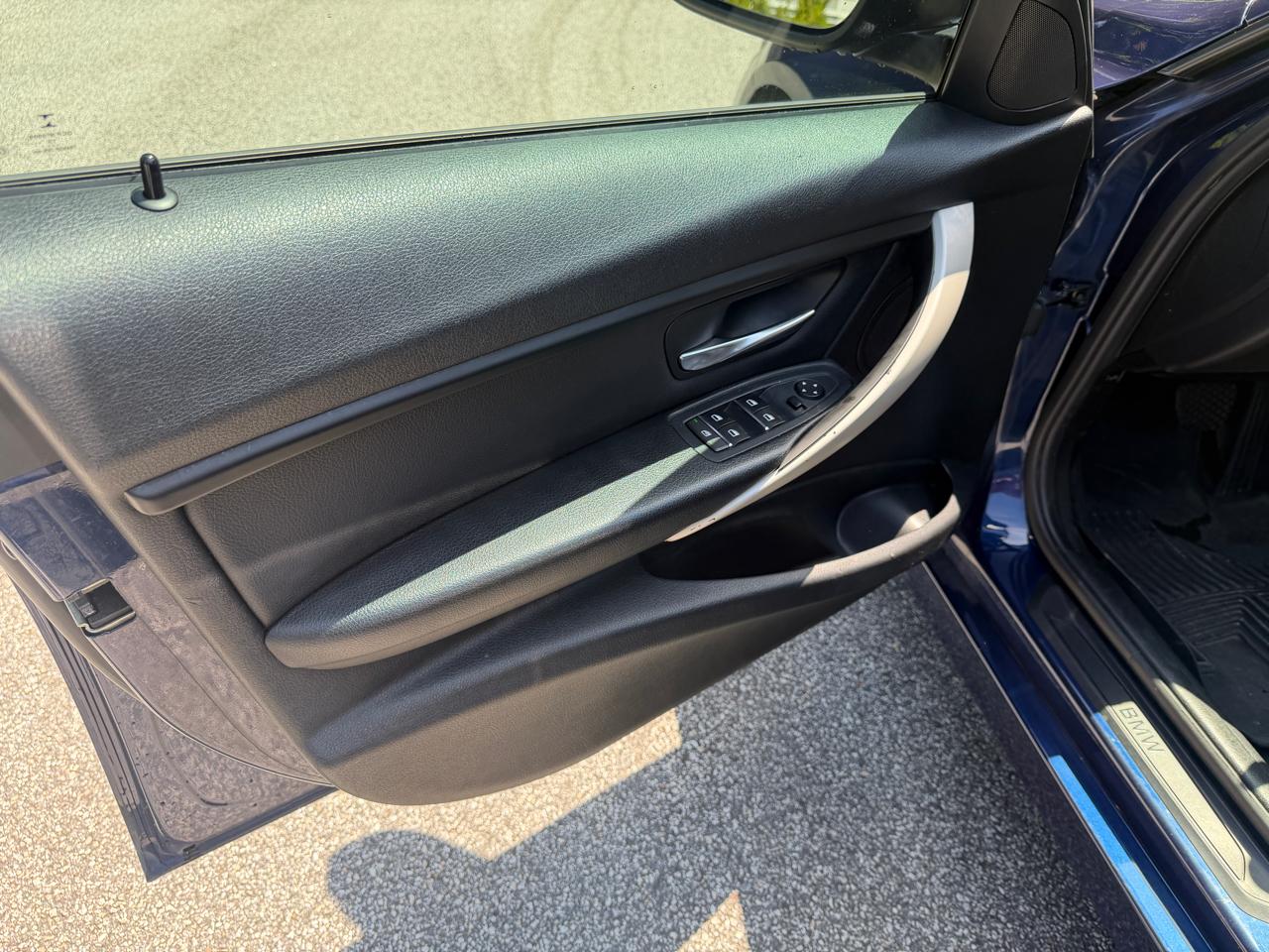 BMW 3-Series 320i xDrive Sedan 2016