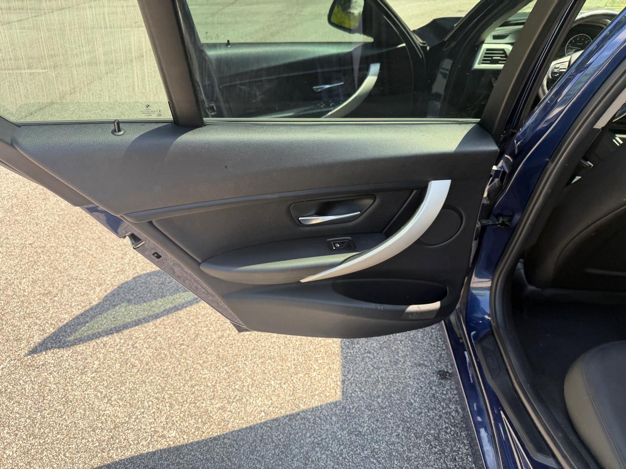 BMW 3-Series 320i xDrive Sedan 2016
