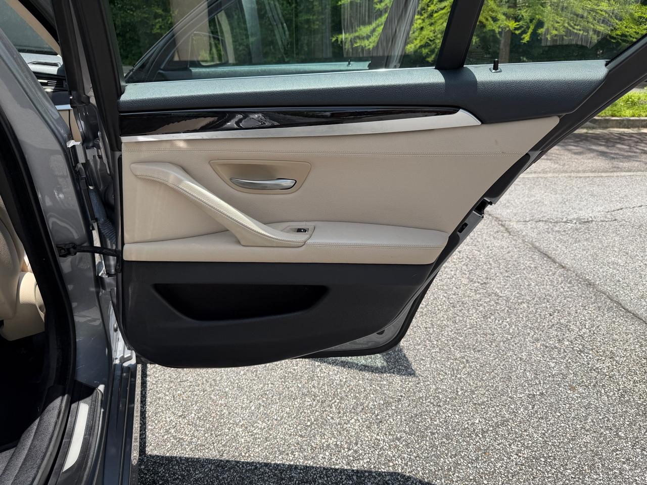BMW 5-Series 528i 2012