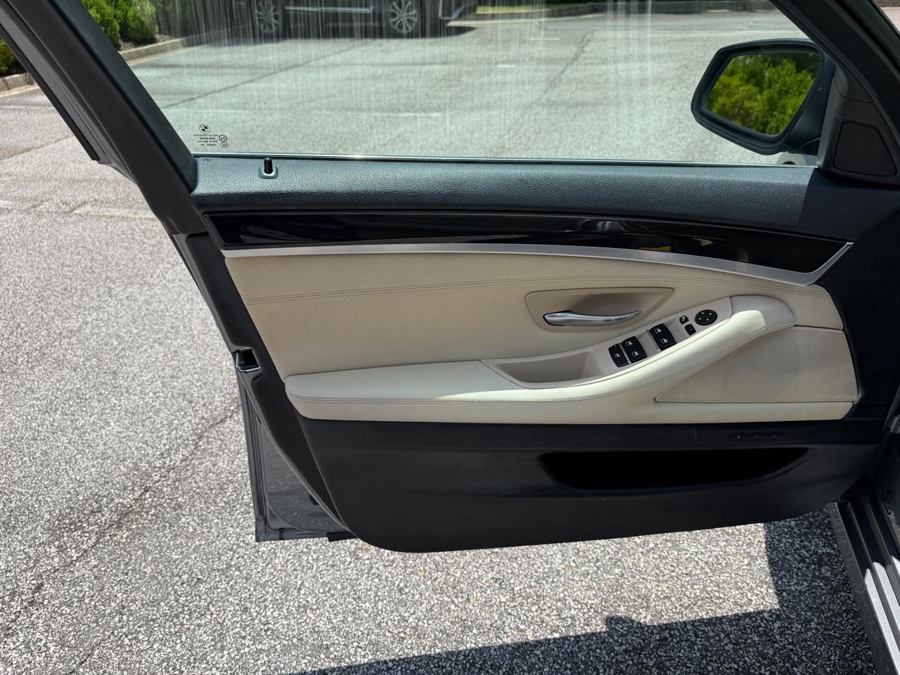 BMW 5-Series 528i 2012