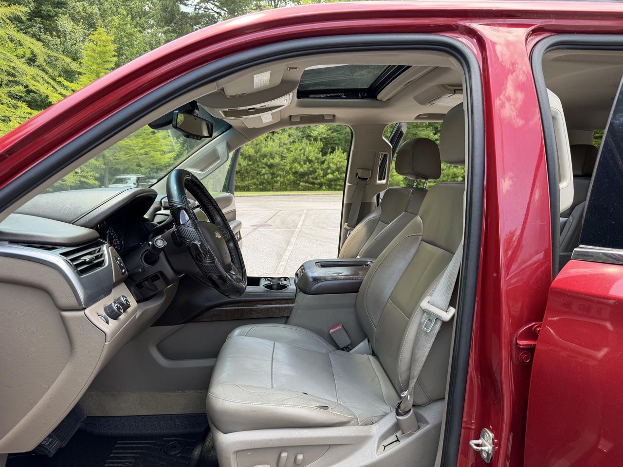 Chevrolet Suburban LT 1500 4WD 2015