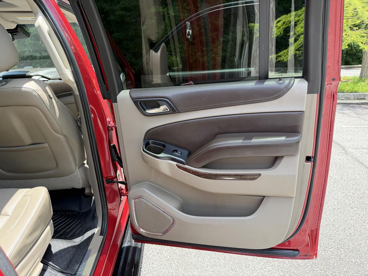 Chevrolet Suburban LT 1500 4WD 2015