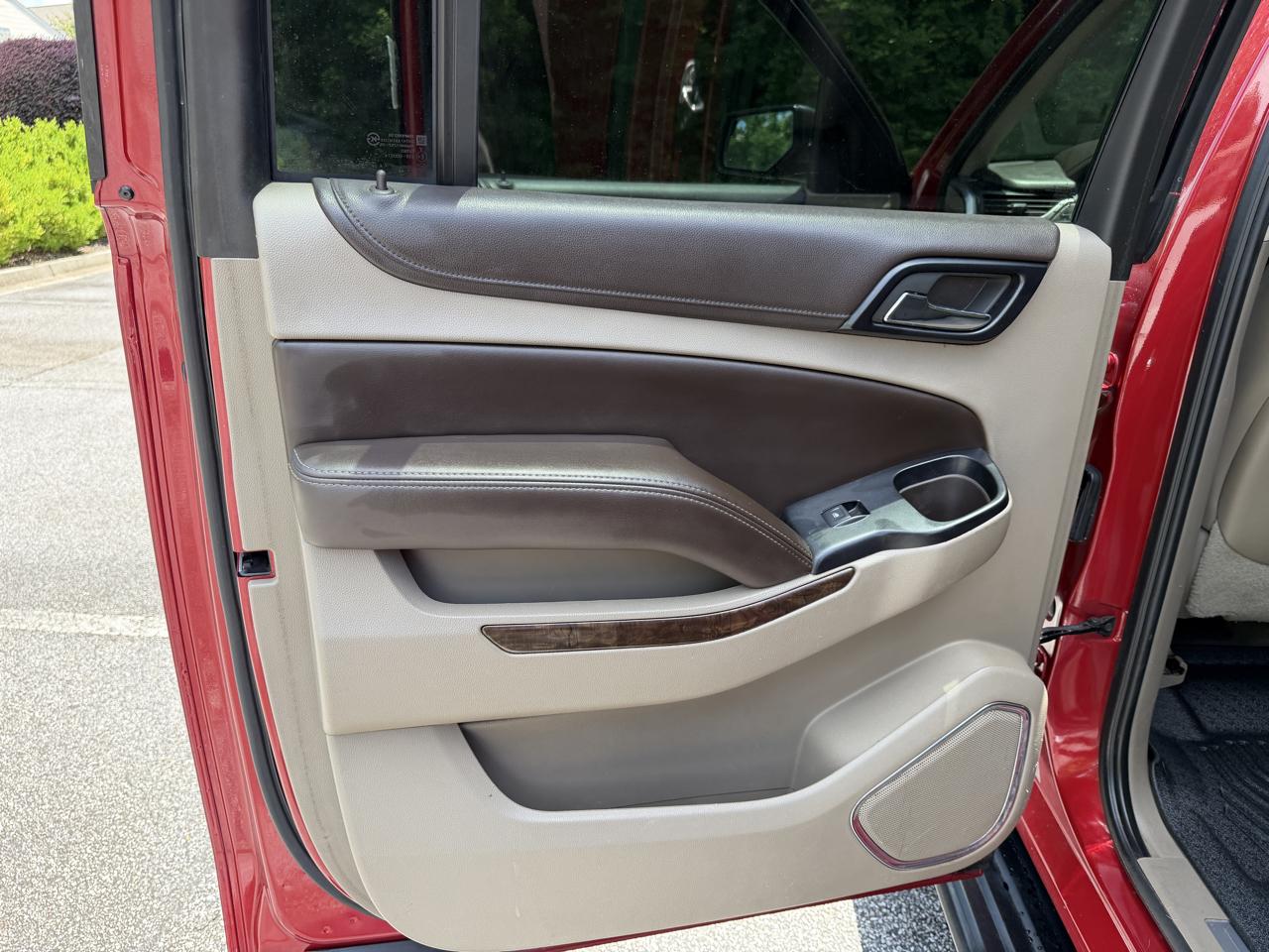 Chevrolet Suburban LT 1500 4WD 2015