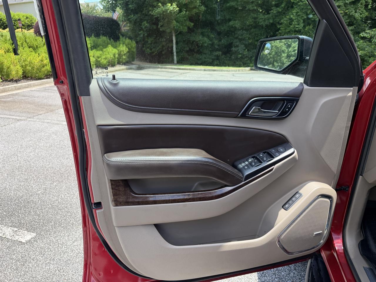 Chevrolet Suburban LT 1500 4WD 2015