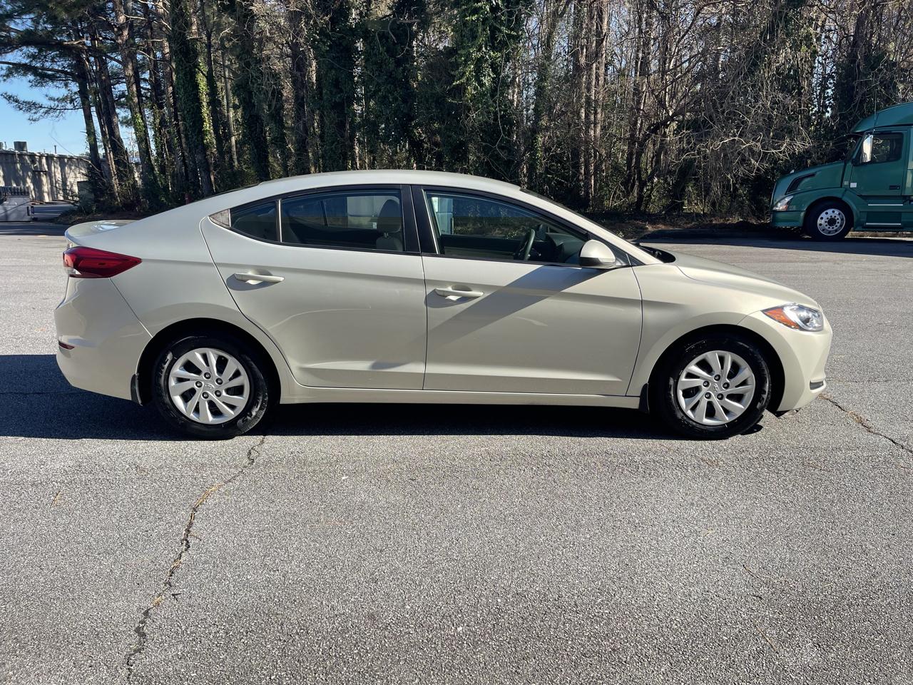 Hyundai Elantra SE 6AT 2018