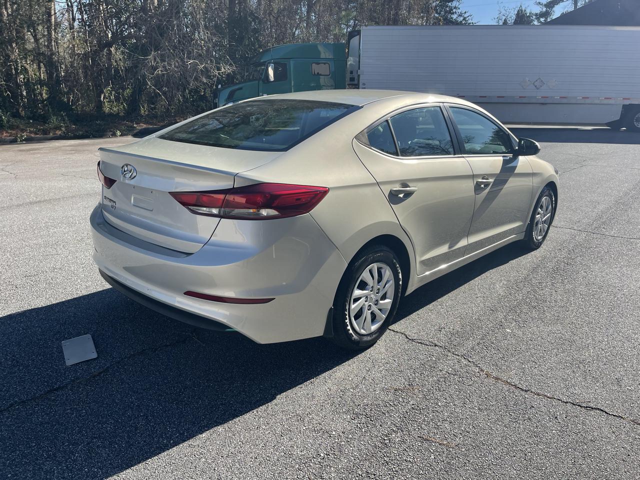 Hyundai Elantra SE 6AT 2018
