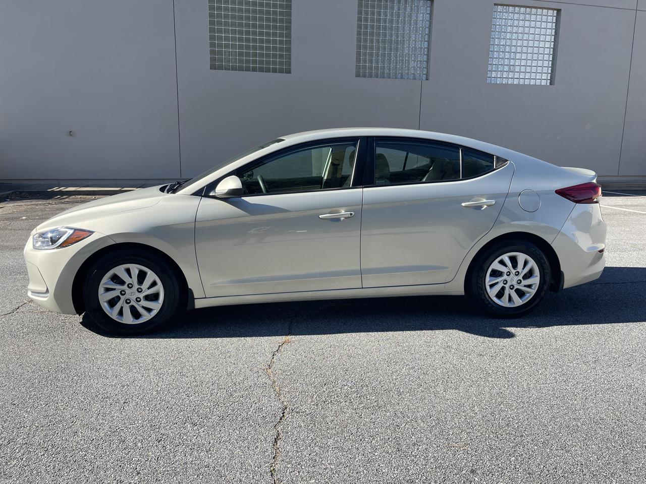 Hyundai Elantra SE 6AT 2018
