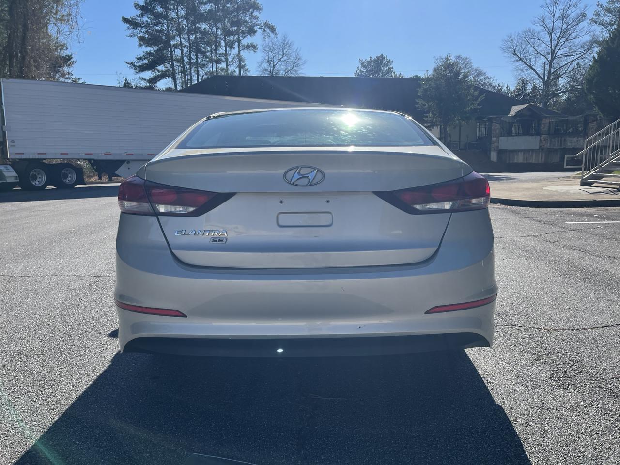 Hyundai Elantra SE 6AT 2018