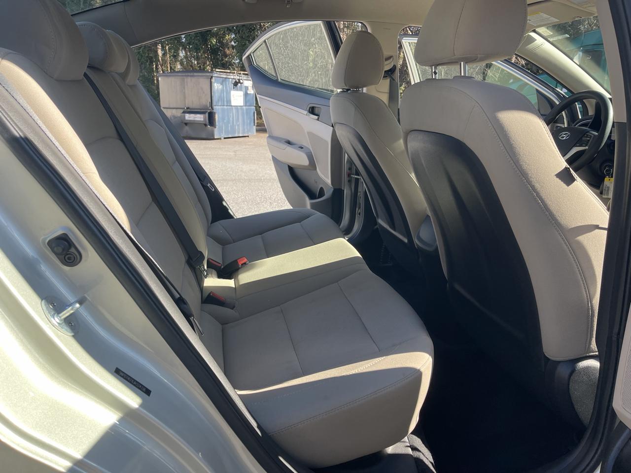 Hyundai Elantra SE 6AT 2018