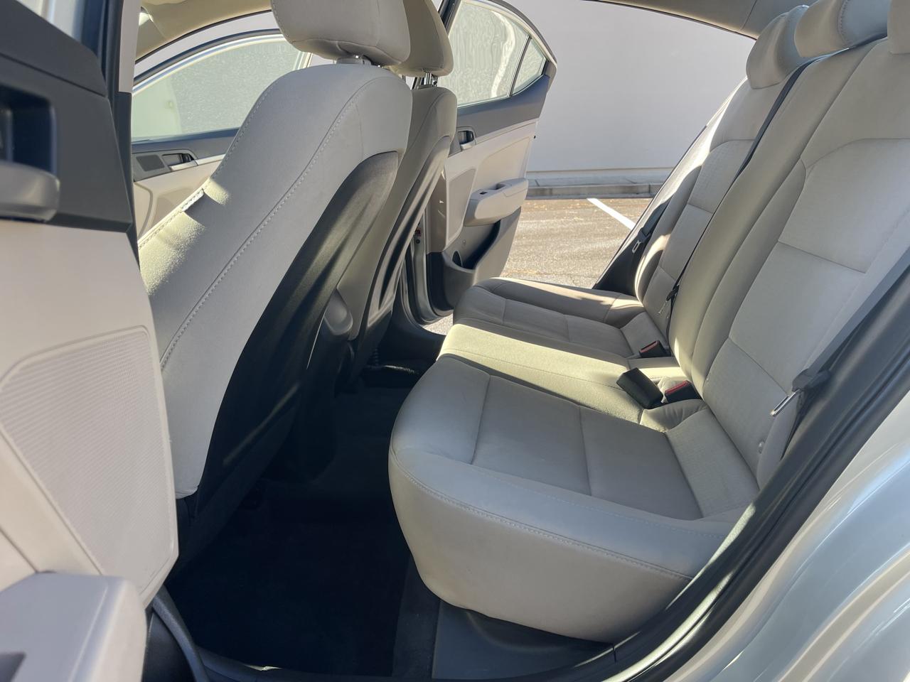 Hyundai Elantra SE 6AT 2018