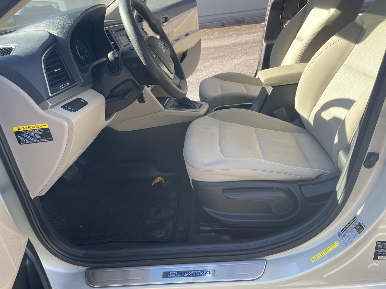 Hyundai Elantra SE 6AT 2018
