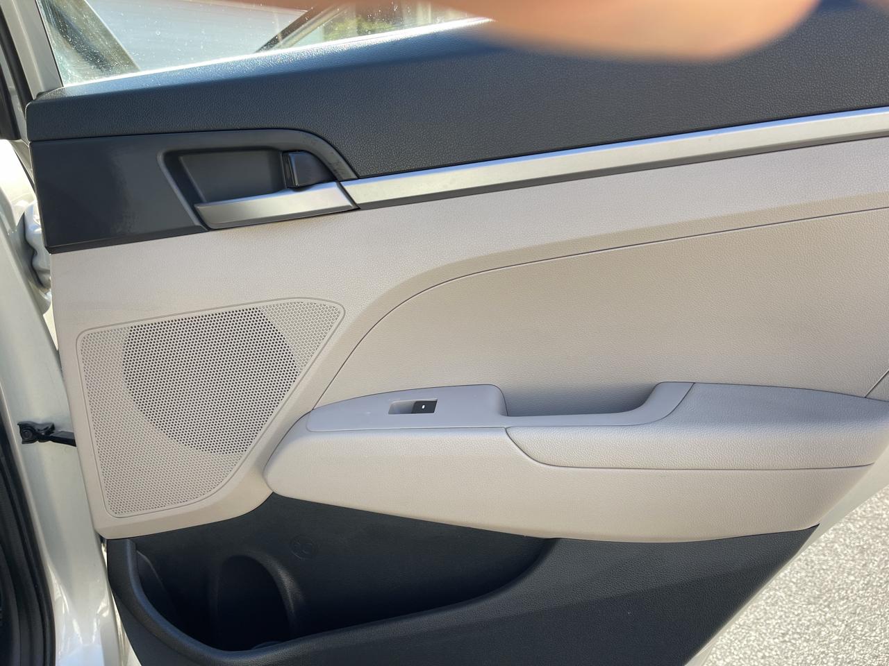 Hyundai Elantra SE 6AT 2018