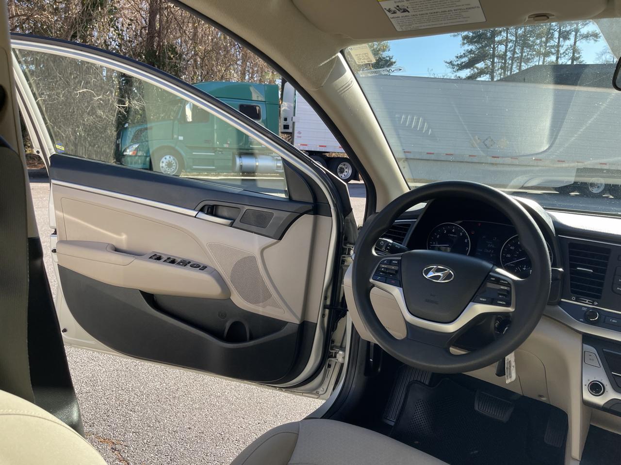 Hyundai Elantra SE 6AT 2018