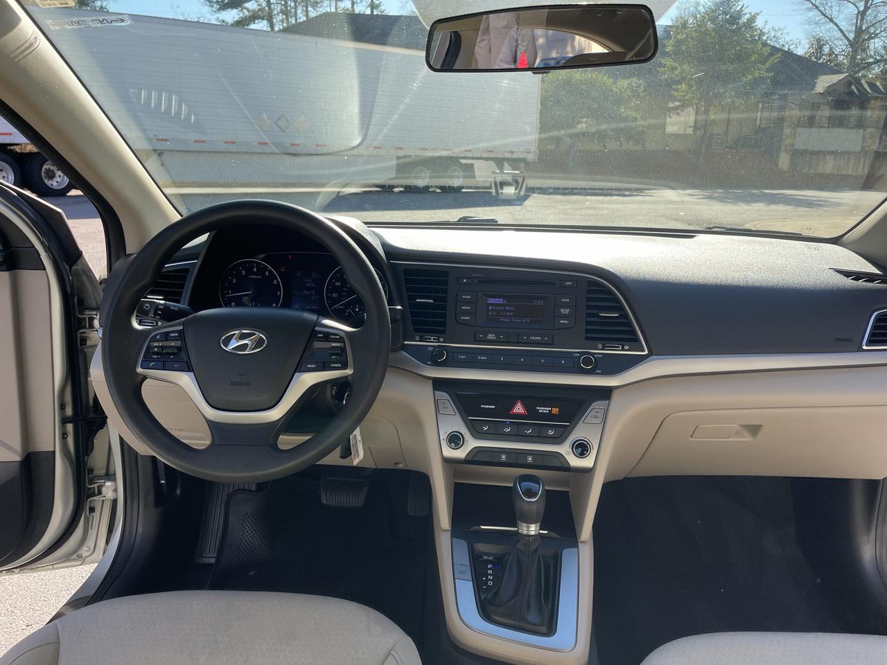 Hyundai Elantra SE 6AT 2018