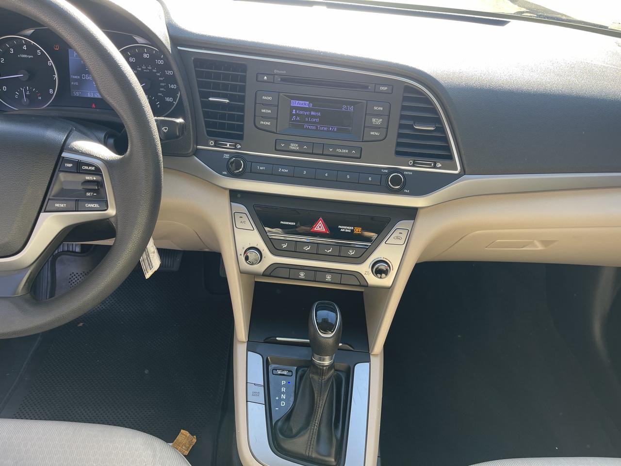 Hyundai Elantra SE 6AT 2018
