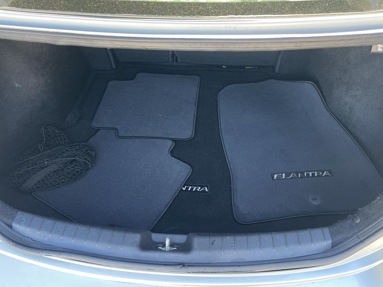 Hyundai Elantra SE 6AT 2018