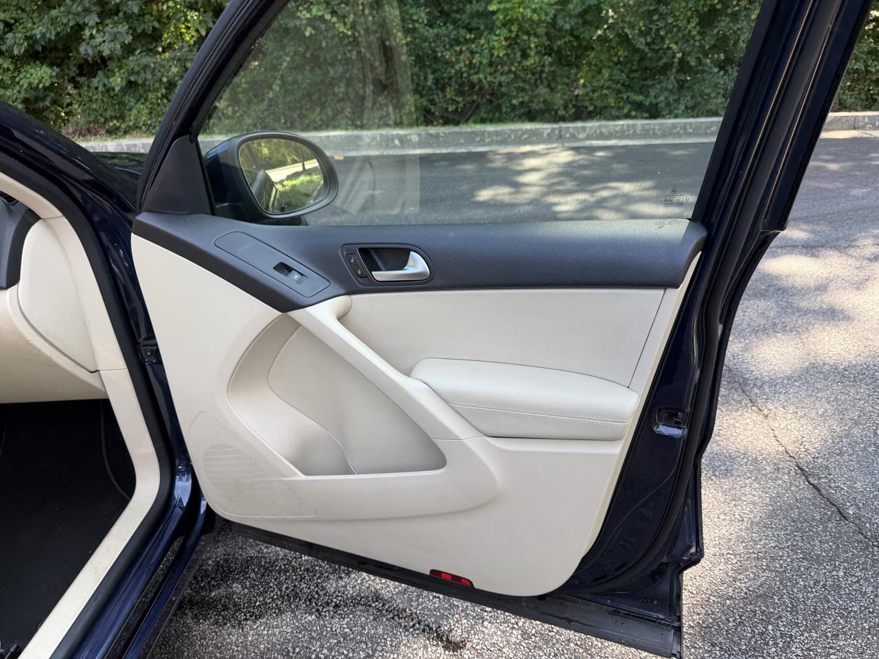 Volkswagen Tiguan S 2014