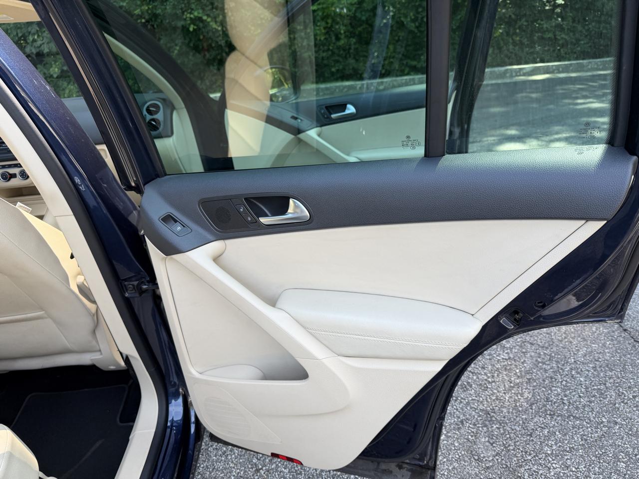 Volkswagen Tiguan S 2014