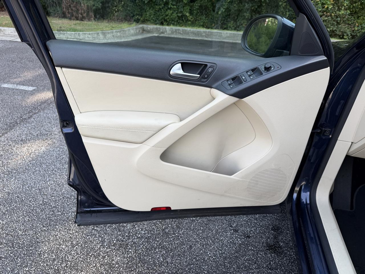 Volkswagen Tiguan S 2014