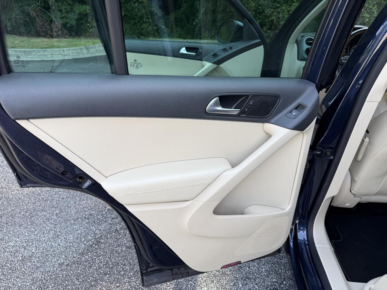 Volkswagen Tiguan S 2014