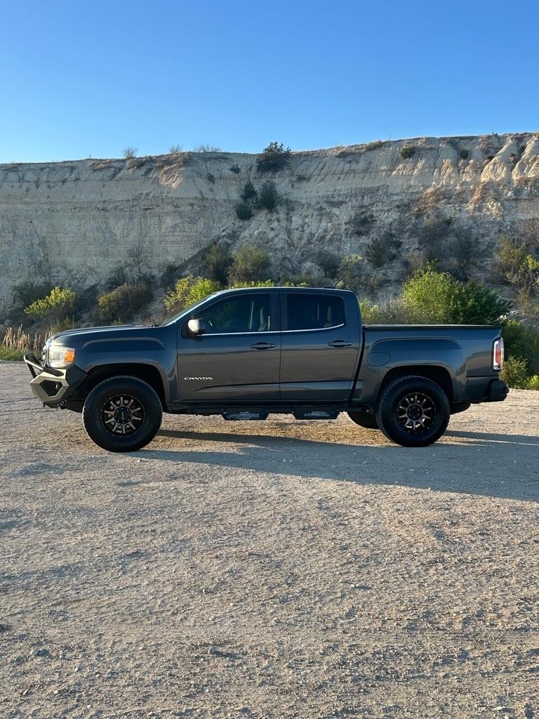 GMC Canyon photo 2
