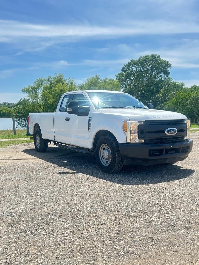 2017 Ford F-250 XL SuperCab 8' Box's photo