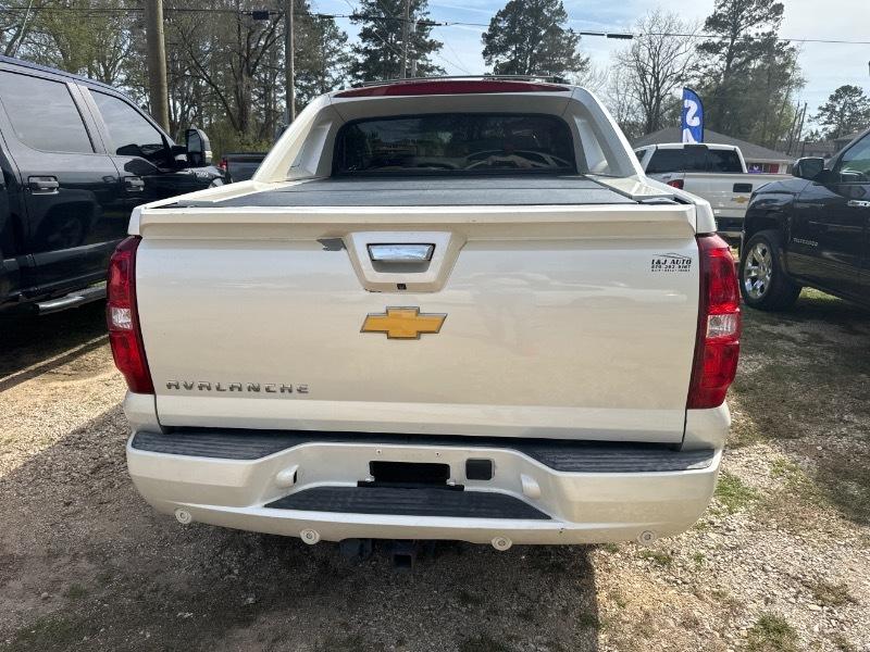 Chevrolet Avalanche LTZ 4WD 2013