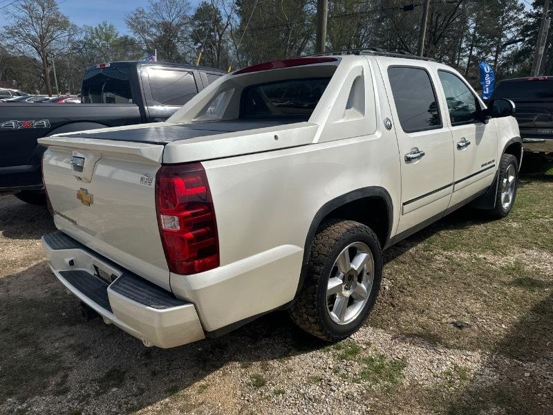 Chevrolet Avalanche LTZ 4WD 2013