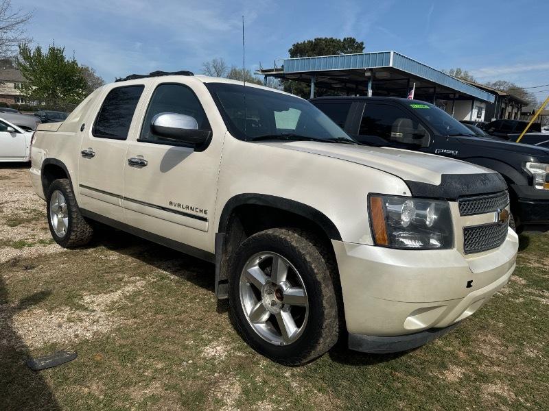Chevrolet Avalanche LTZ 4WD 2013
