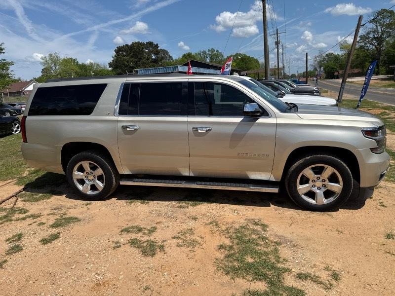 Chevrolet Suburban LT 4WD 2016