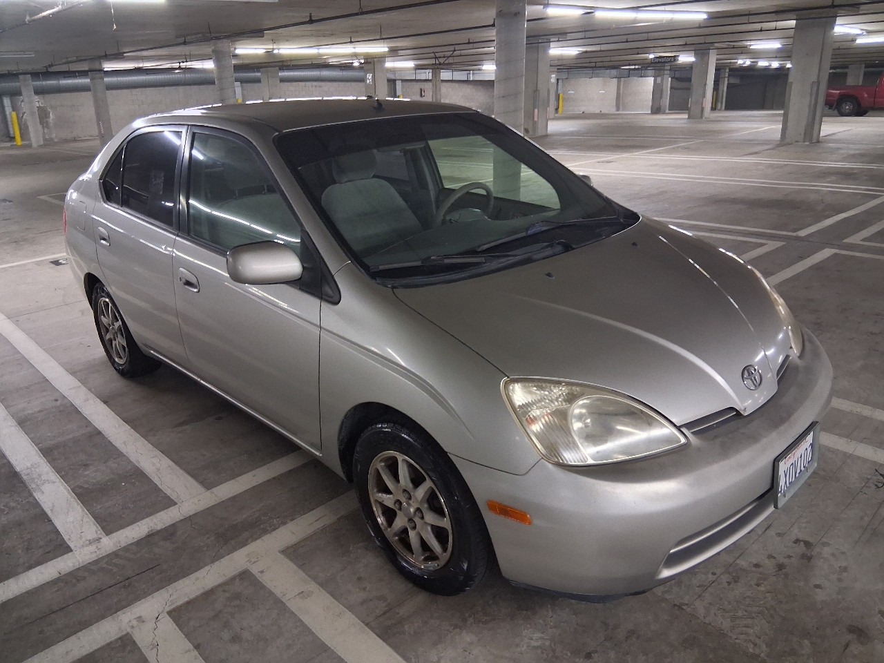 Toyota Prius 4-Door Sedan 2002
