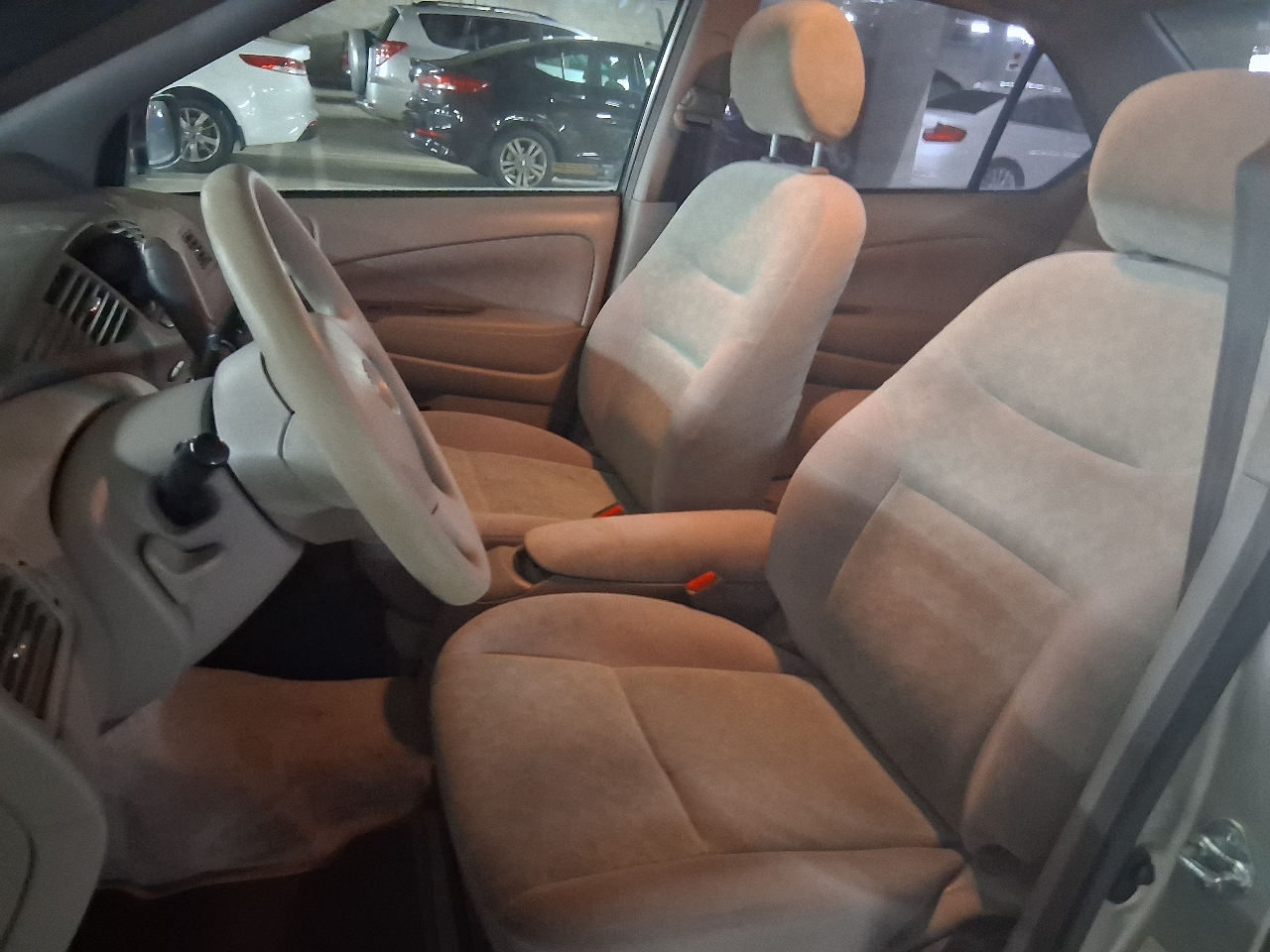 Toyota Prius 4-Door Sedan 2002