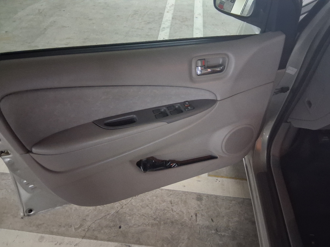 Toyota Prius 4-Door Sedan 2002