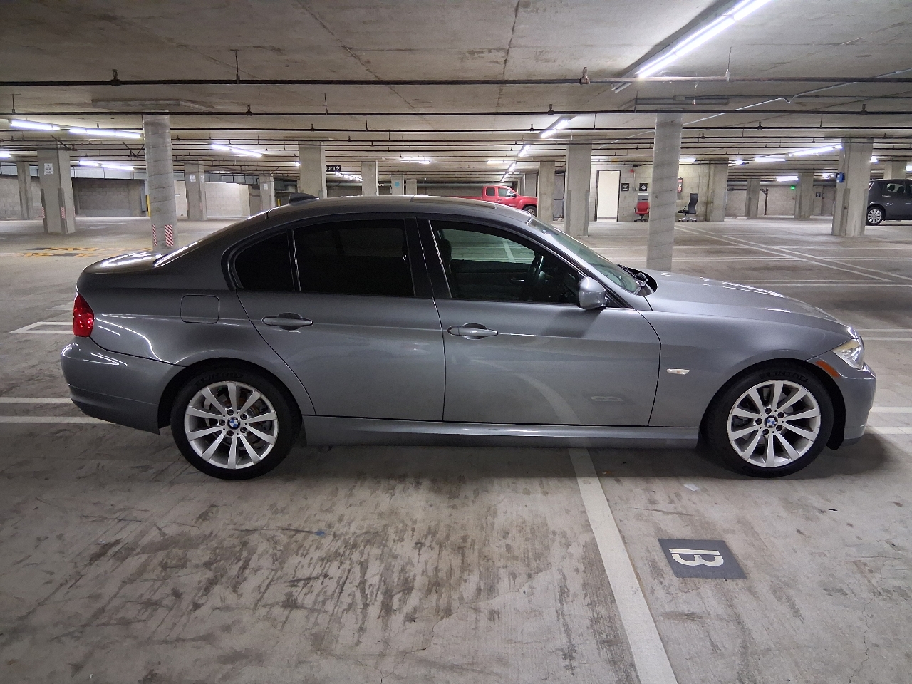 BMW 3-Series 328i SA SULEV 2011